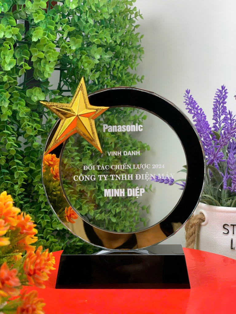 Mẫu pha lê vinh danh cho UBND – Sở – Ban ngành tiêu biểu